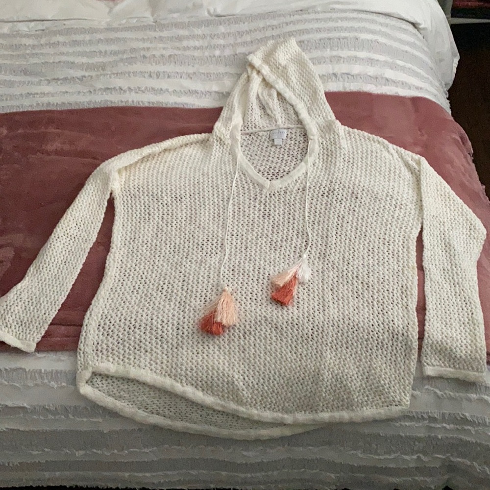 New York and company white sweater size small.